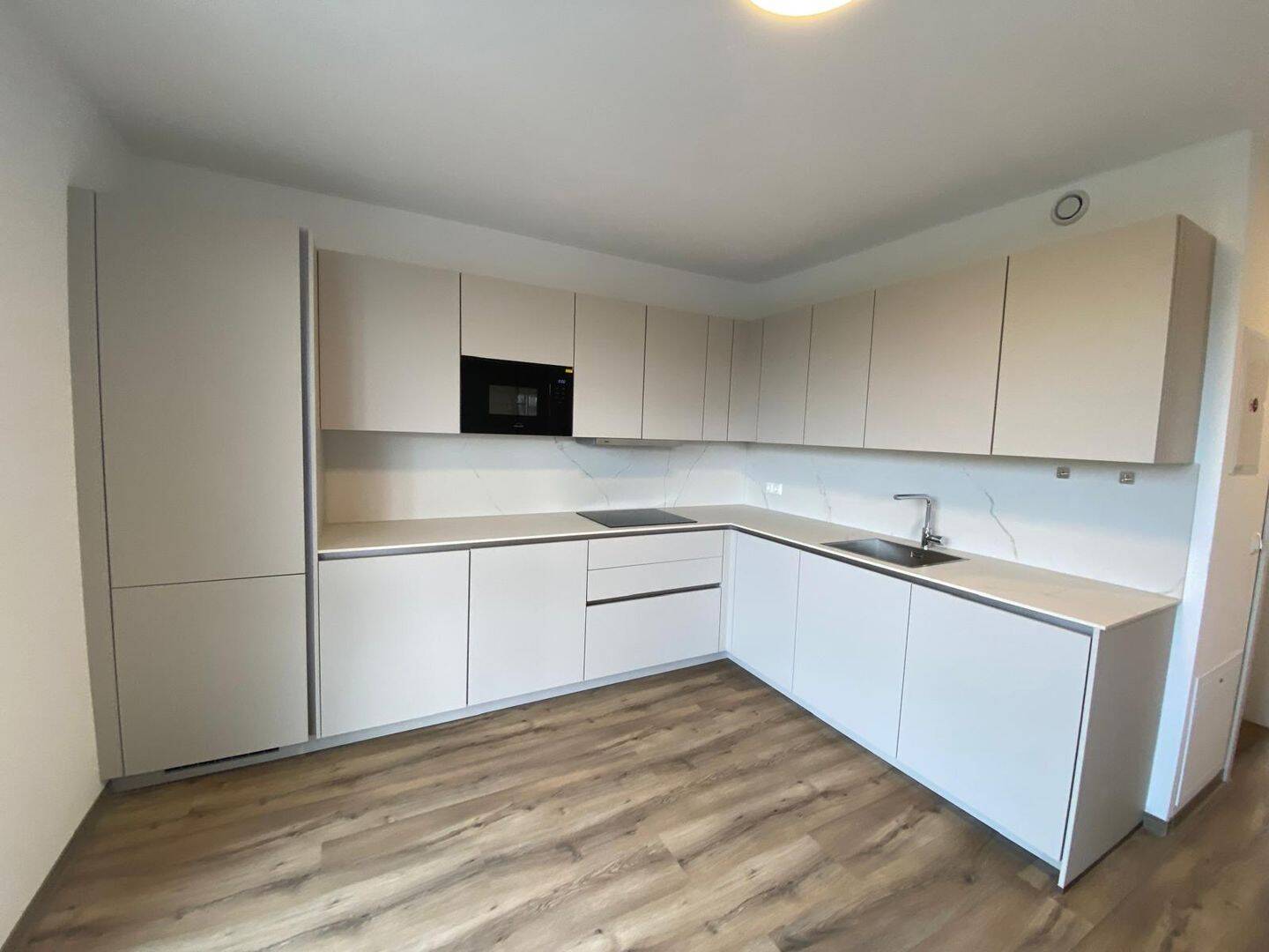 Exklusive vollmöblierte 1,5 Zimmer-Penthousewohnung mit Balkon in Top Lage Darmstadt! – Darmstadt – Vorschaubild 6