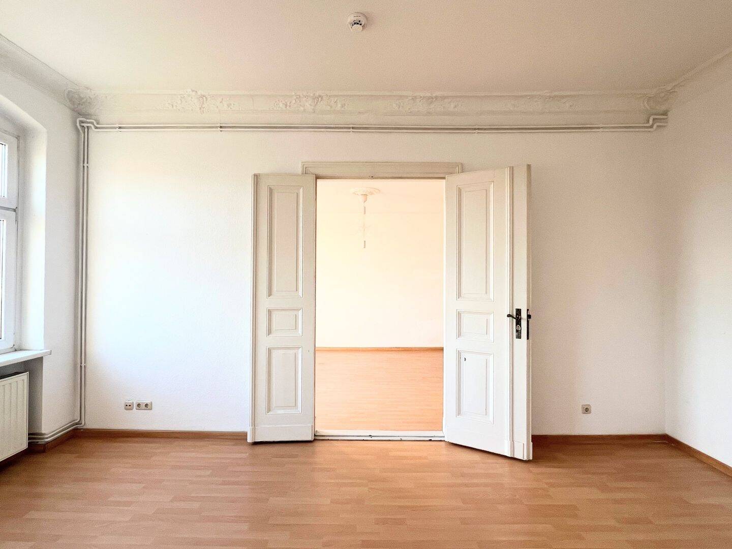 BEZUGSFREI ab Dez. 2027 | 3 bis 4-Zi Altbau-Whg. in Lichtenberg im 2. OG | aktuell vermietet – Berlin – Vorschaubild 2