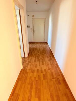 Lichtdurchflutete 3-Zimmer-Wohnung mit Balkon und Blick ins Grüne – 81927 München – Vorschaubild 4