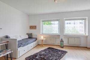 Feldmoching: Möbliertes 1-Zimmer Apartment nähe Lerchenauer See - bald frei