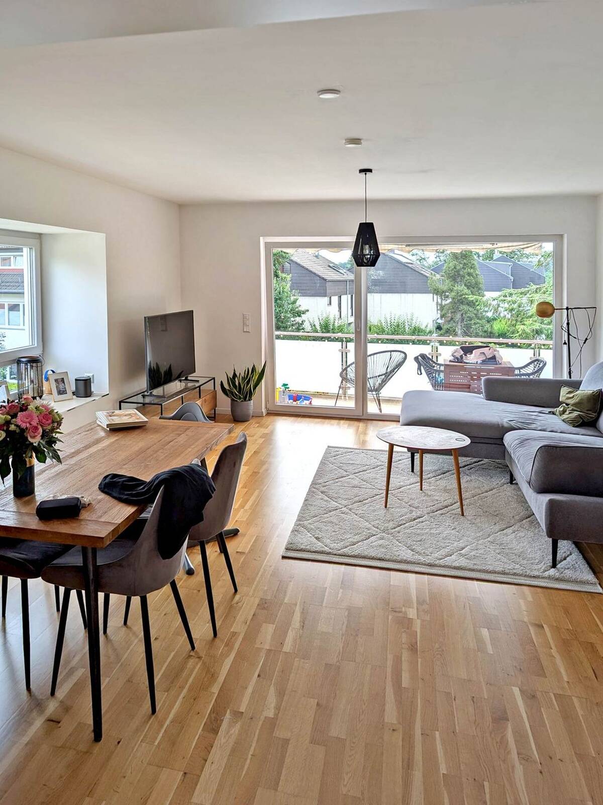 4-Zimmer-Eigentumswohnung in toller Wohn- und Aussichtslage – 70569 Stuttgart – Bild 1 von 9