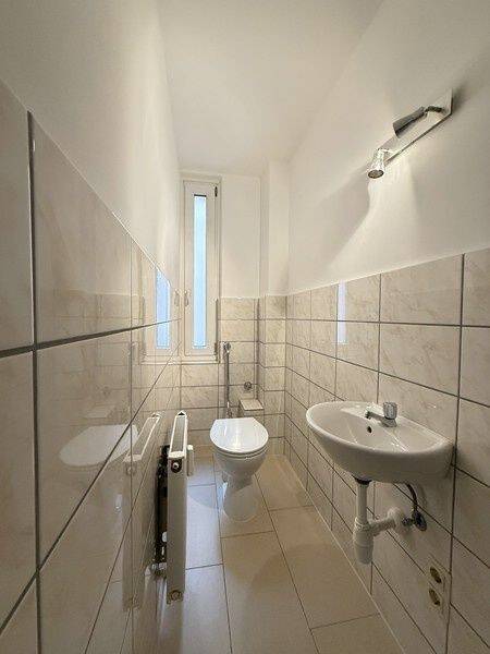 Frisch renoviertes 2-Zimmer-Altbaujuwel mit Balkon im Nürnberger Stadteil St. Peter – Nürnberg – Vorschaubild 5