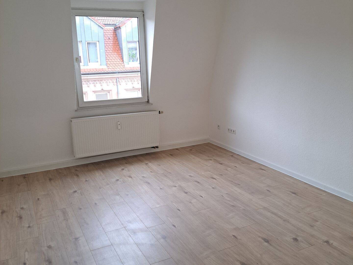 neu renovierte 2 Zimmer Wohnung im Dachgeschoß – Nürnberg – Vorschaubild 2