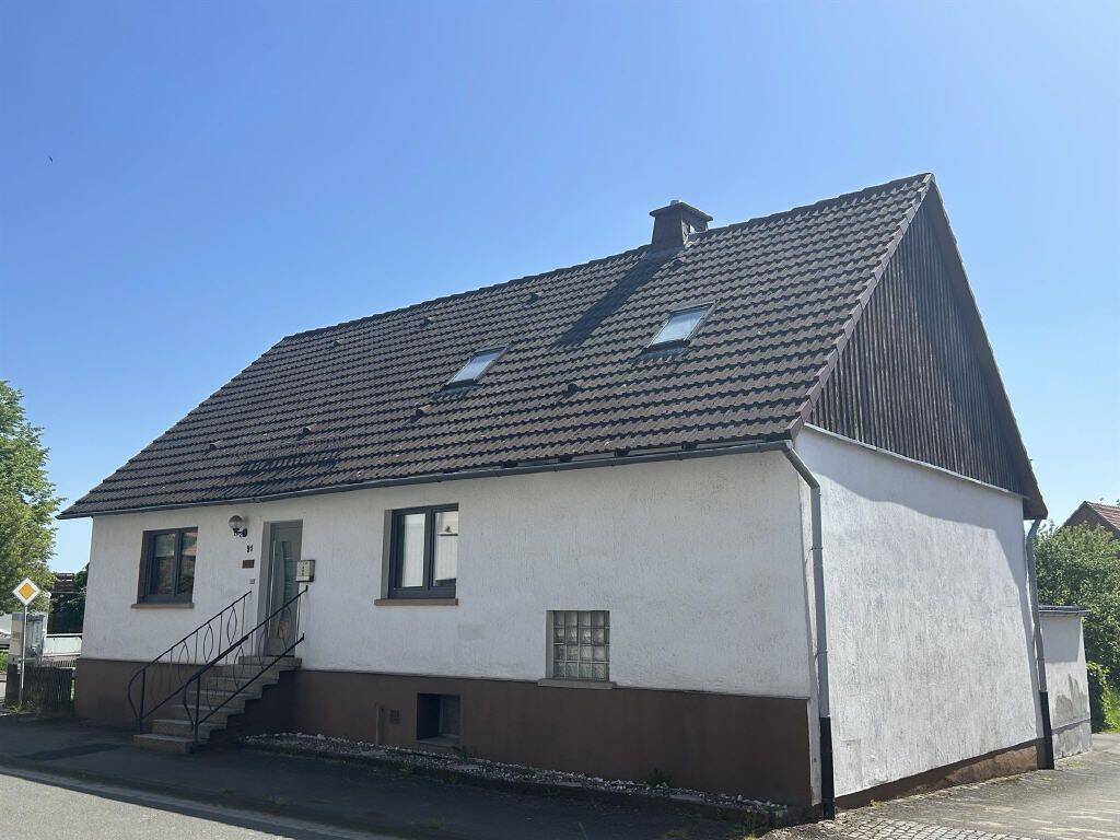 Familienfreundliches Einfamilienhaus mit Garage in Lichtenfels-Rhadern – Lichtenfels – Bild 1 von 9