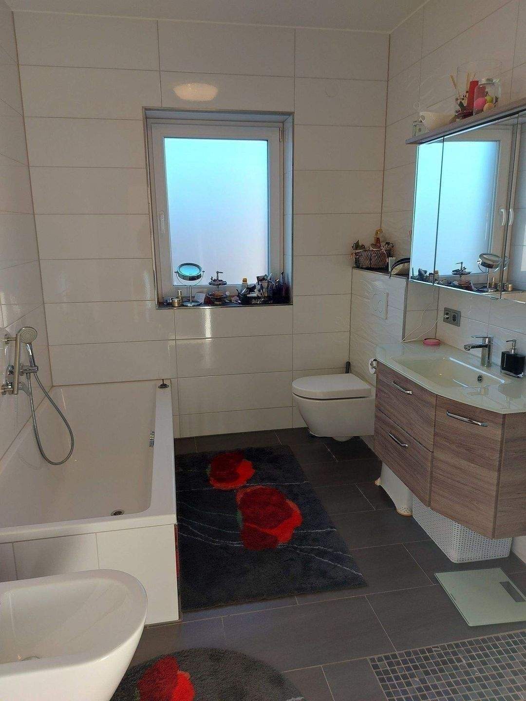 Schöne, große 4 Zimmerwohnung im 1 OG mit Kamin in Paderborn- Schloß Neuhaus, Baujahr 2015 – Paderborn – Vorschaubild 8