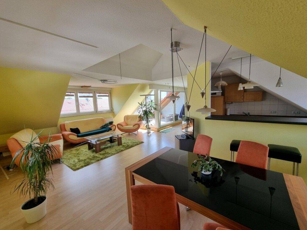 Oben Wohnen ... Charmante Dachgeschoss- Wohnung mit sonniger Loggia ...