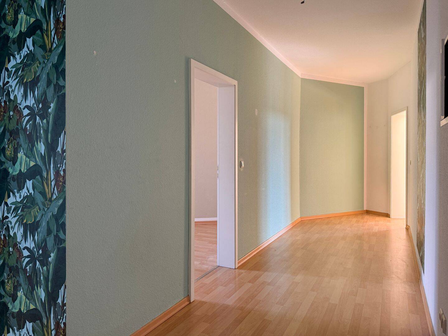 Bezugsfrei | Balkon | Aufzug | Fernwärme | Stuckdecken – Leipzig – Vorschaubild 5