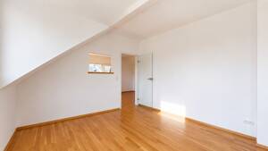 Charmante Drei-Zimmer-Wohnung in ruhiger Lage mit Garage – 60389 Frankfurt am Main – Vorschaubild 4