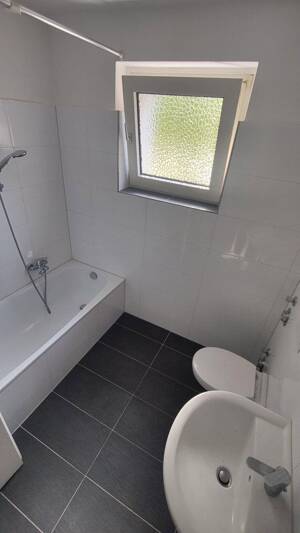 Sanierte 3-Zi.-Wohnung in guter Lage von Rahlstedt zu mieten – 22143 Hamburg – Vorschaubild 3