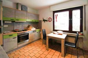 Freistehendes Zweifamilienhaus: 3 Garagen, 1 Carport & Wintergarten – 42579 Heiligenhaus – Vorschaubild 8
