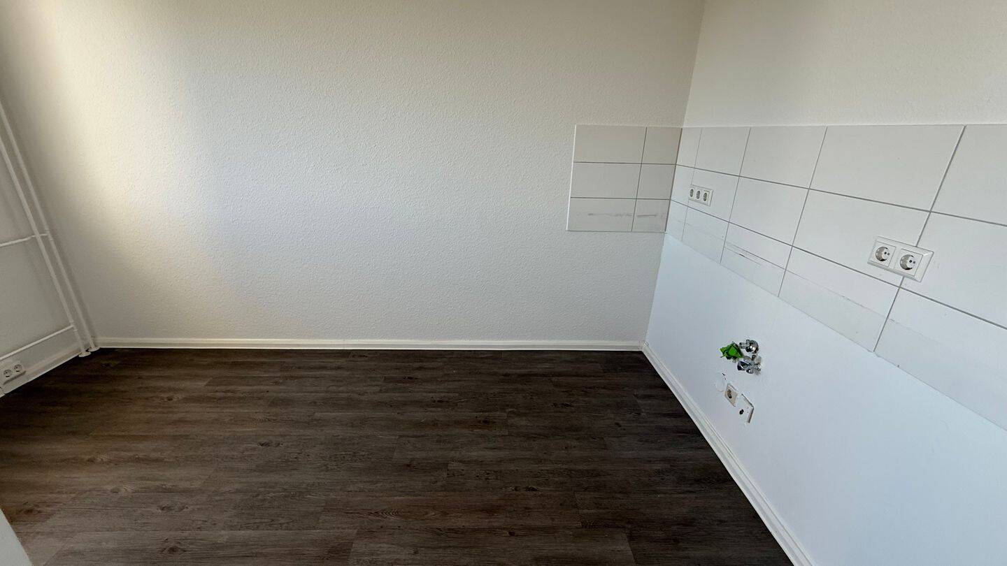 8.OG mit Aufzug - Tageslichtküche - Südbalkon !!!1 – Chemnitz – Vorschaubild 4