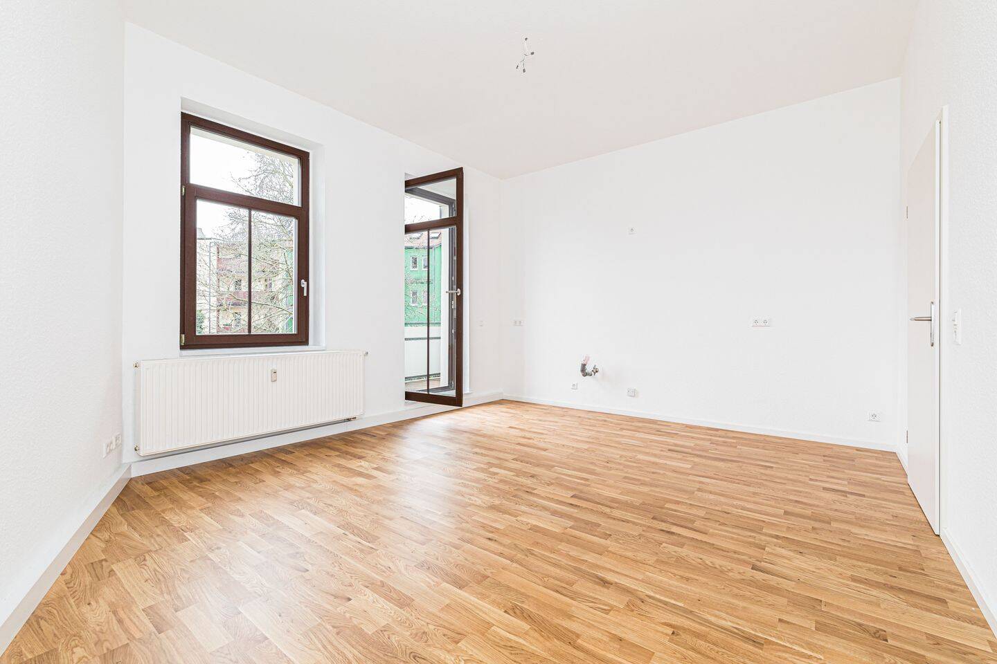 Renoviertes Altbau-Apartment mit Echtholzparkett und Tageslichtbad – Leipzig – Vorschaubild 3