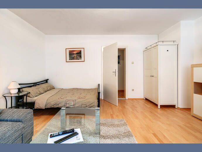 Möbliert: Großzügige möblierte 1,5-Zimmer Wohnung – München – Vorschaubild 4