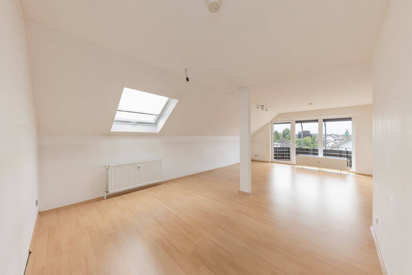 Komfort ohne Kompromisse: Eigentumswohnung mit Balkon, Loggia, Hobbyraum und einem Stellplatz