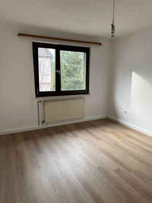 Geschmackvolle und gepflegte Wohnung mit 3 Räumen und Einbauküche in Stuttgart-Zuffenhausen ab 01.09.2026 – 70435 Stuttgart – Vorschaubild 4