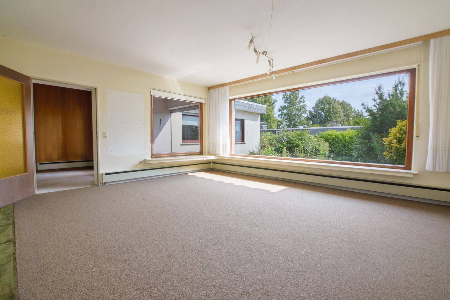 Barrierefreier Bungalow mit Keller und Garage – Hameln – Bild 1 von 9