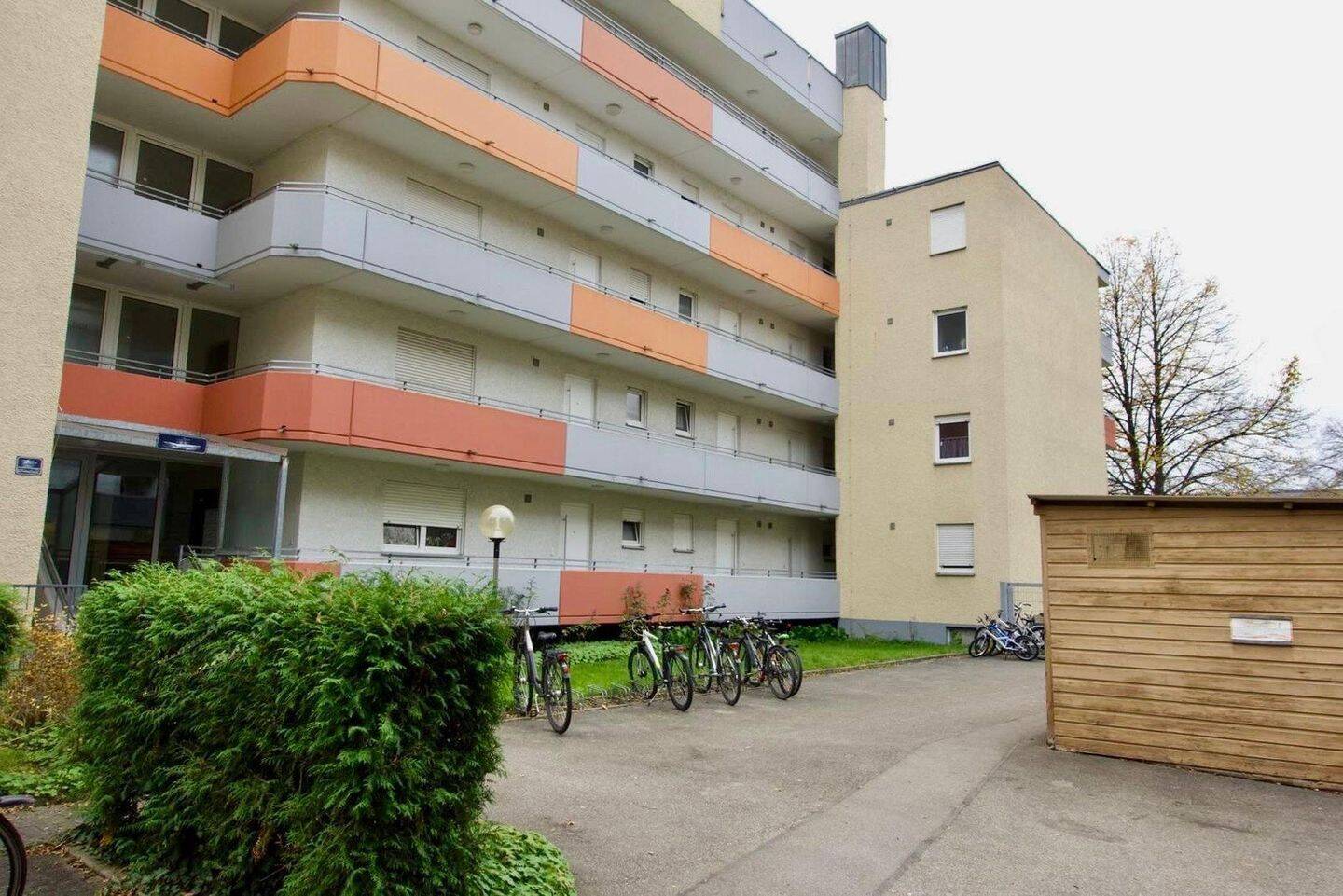 Renovierte 2-Zimmer-Wohnung mit Balkon&Tiefgarage(Erbpacht) – Ingolstadt – Vorschaubild 2