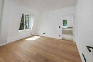 Elegante Dachgeschosswohnung mit sonniger Loggia – 22607 Hamburg – Vorschaubild 3