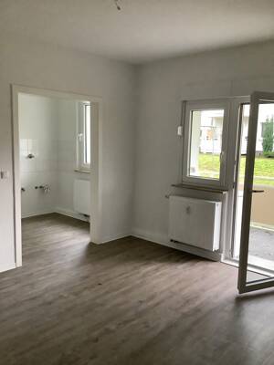 1 Grundmiete geschenkt, bei Anmietung noch für August 26! Zentral gelegen: renovierte 2 Zimmer, mit Balkon – 46045 Oberhausen – Vorschaubild 3
