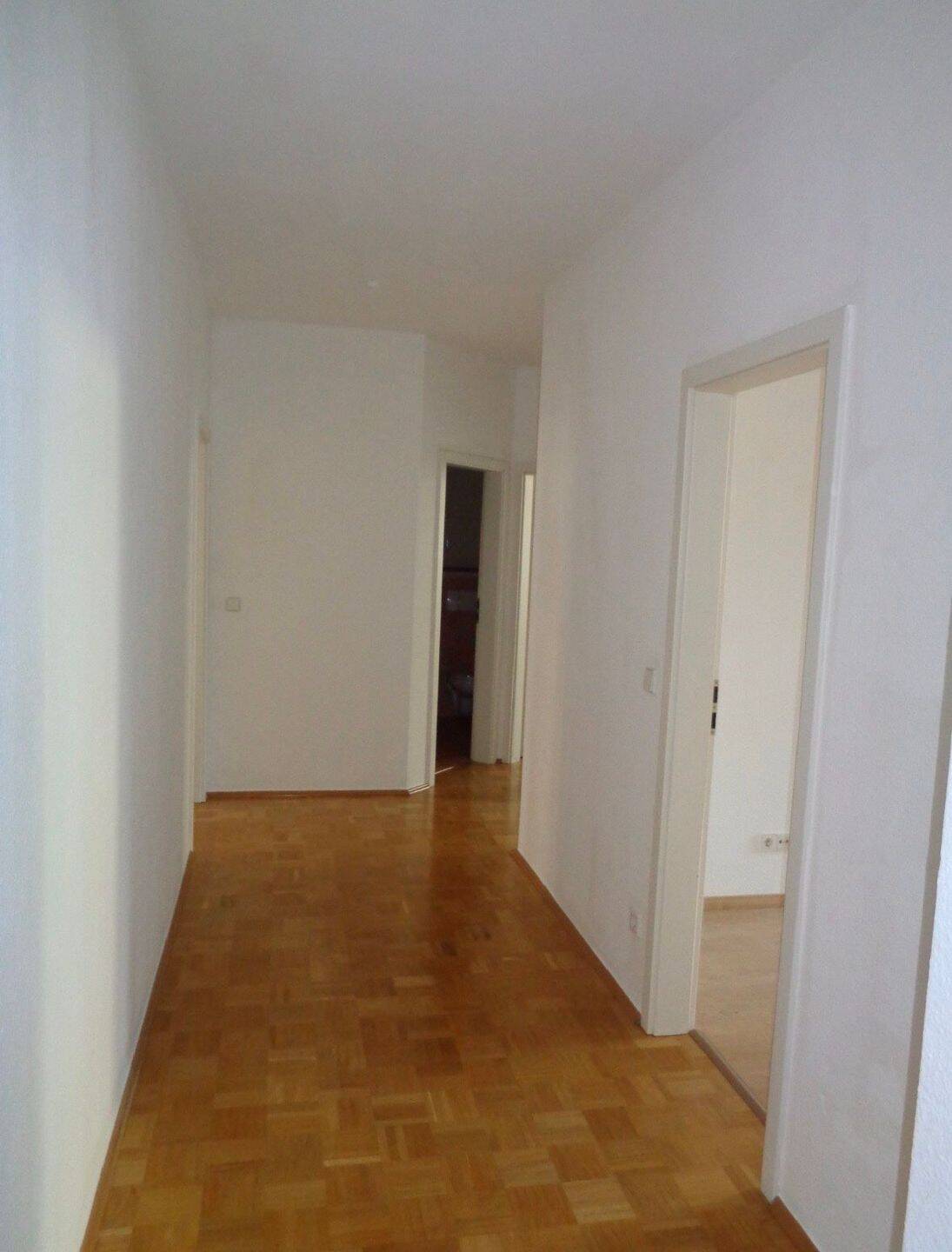 61qm | renoviert | Balkon | Parkett | zentrumsnah | Stellplatz – Chemnitz – Vorschaubild 8