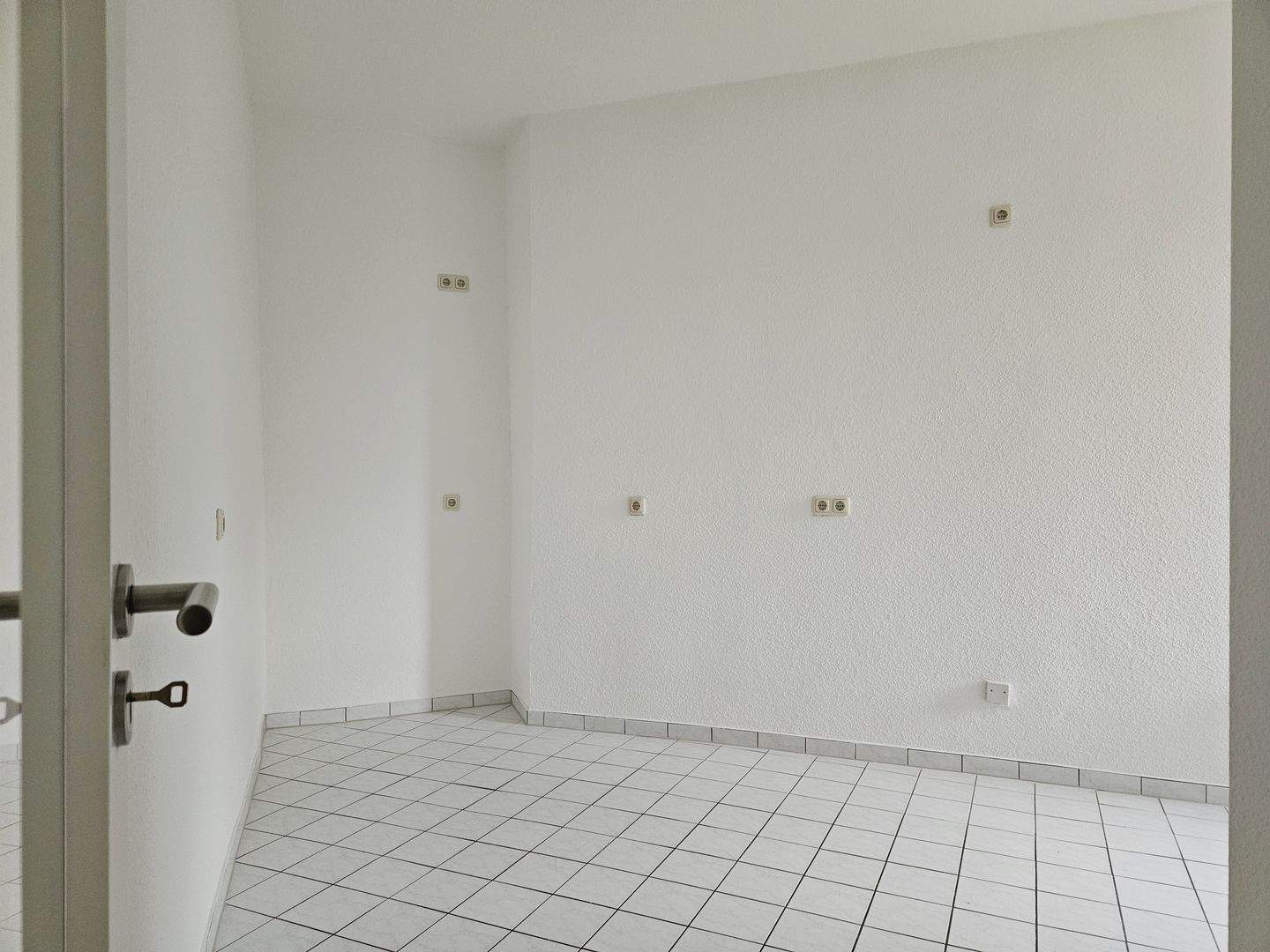 Mit Video: Praktische Hochparterre-Wohnung mit Tageslichtbad – Magdeburg – Vorschaubild 8