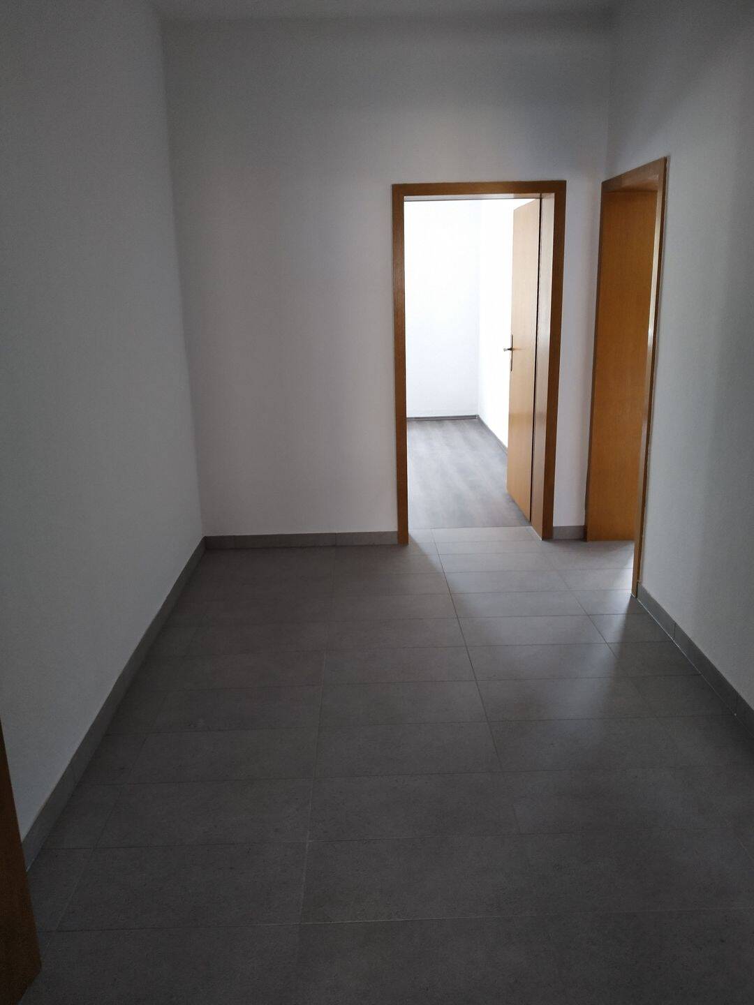 schöne 3 Zimmerwohnung mit großer Wohnküche und Außenjalousienenin Duisburg Duissern – Duisburg – Vorschaubild 3