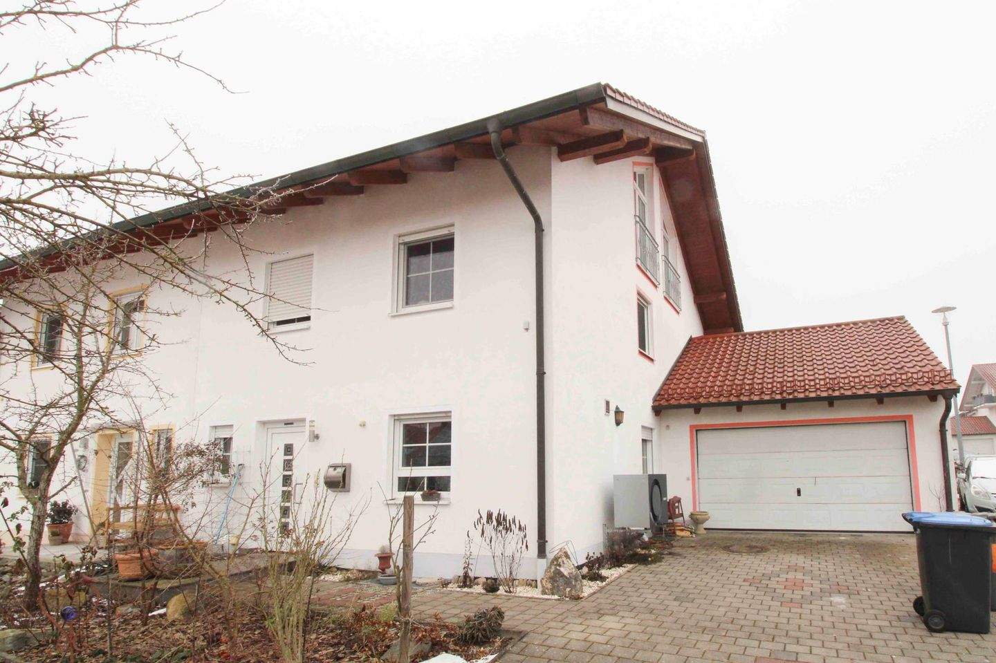 Modernes Einfamilienhaus in ruhiger Nebenstraße von Sankt Wolfgang - 5 Zimmer, PV-Anlage, Wärmepumpe – Sankt Wolfgang – Bild 1 von 9