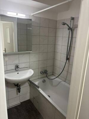 Schöne Einraumwohnung mit Einbauküche in ruhiger und zentraler Lage – 40472 Düsseldorf – Vorschaubild 4