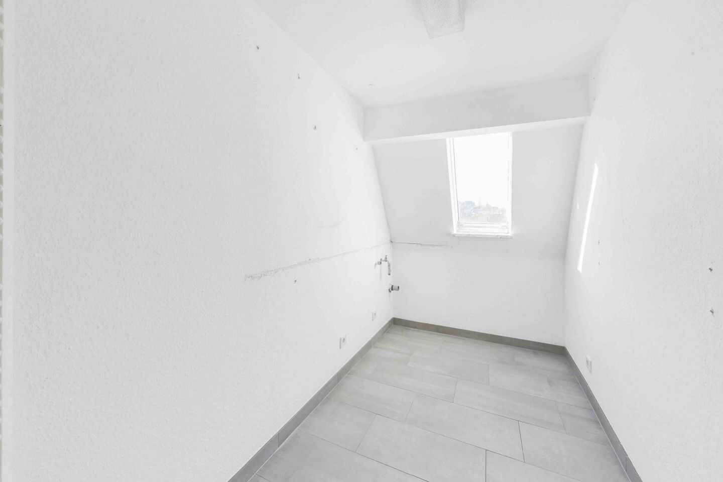 Stilvolle 3,5-Zimmer-DG-Wohnung mit Sauna, Kamin und Stellplatz in zentraler Stuttgarter Lage – Stuttgart – Vorschaubild 8