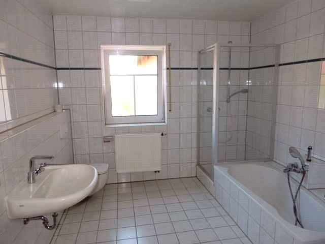 Attraktives Zweifamilienhaus mit Einliegerwohnung und großem Grundstück in Illschwang bei Amberg – Illschwang – Vorschaubild 9