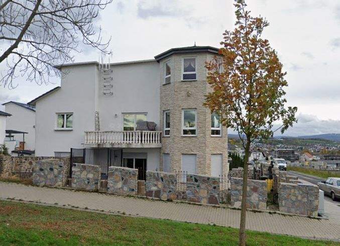 Schlossähnliches Anwesen mit Panoramablick und flexiblen Wohnkonzepten in Kassel-Wolfsanger – Kassel – Bild 1 von 9