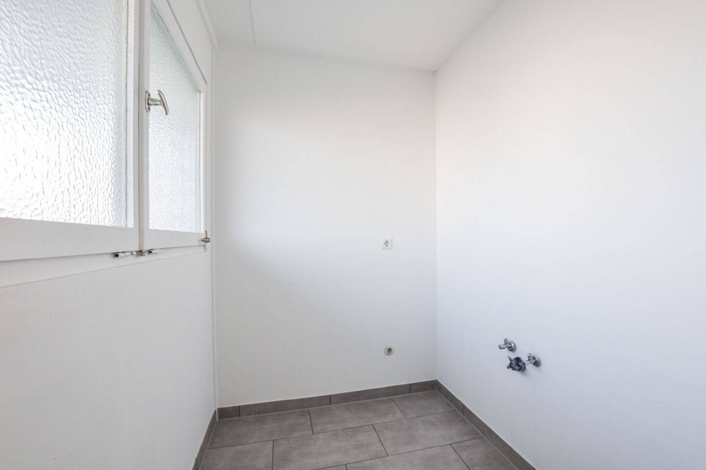 AIGNER - Bezugsfreie 1-Zimmer-Wohnung mit uneinsehbaren Westbalkon – München – Vorschaubild 5