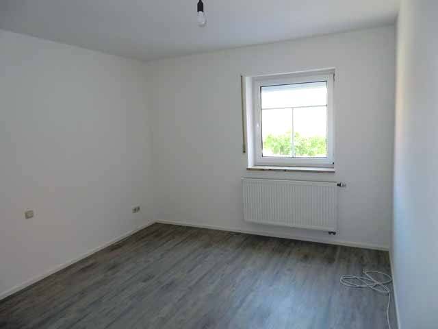 Attraktives Zweifamilienhaus mit Einliegerwohnung und großem Grundstück in Illschwang bei Amberg – Illschwang – Vorschaubild 8