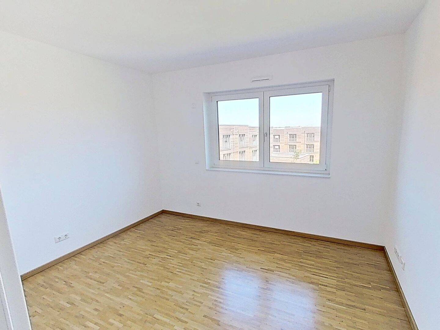 Modernes Wohnen in Kronsrode: Rollstuhlgerechte 3-Zimmer-Wohnung mit EINBAUKÜCHE und LOGGIA – Hannover – Vorschaubild 4