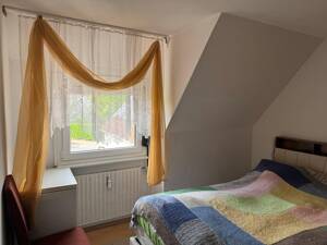 ZEITMIETVERTRAG! 2-Zimmer-Dachgeschosswohnung m. EBK u. großen Garten in KN Uninähe – 78464 Konstanz – Vorschaubild 8