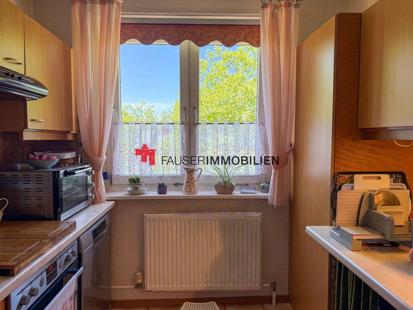 FAMILIENGLÜCK MIT VIEL PLATZ ZUM LEBEN - 4 ZIMMER, BALKON, UND GRÜNE UMGEBUNG – Berlin – Vorschaubild 2