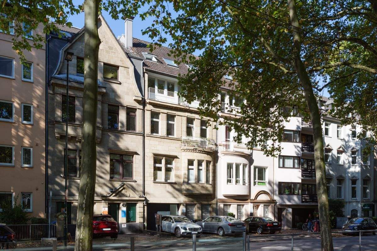 Mehrfamilienhaus der Jahrhundertwende im Zooviertel – 40237 Düsseldorf – Bild 1 von 6