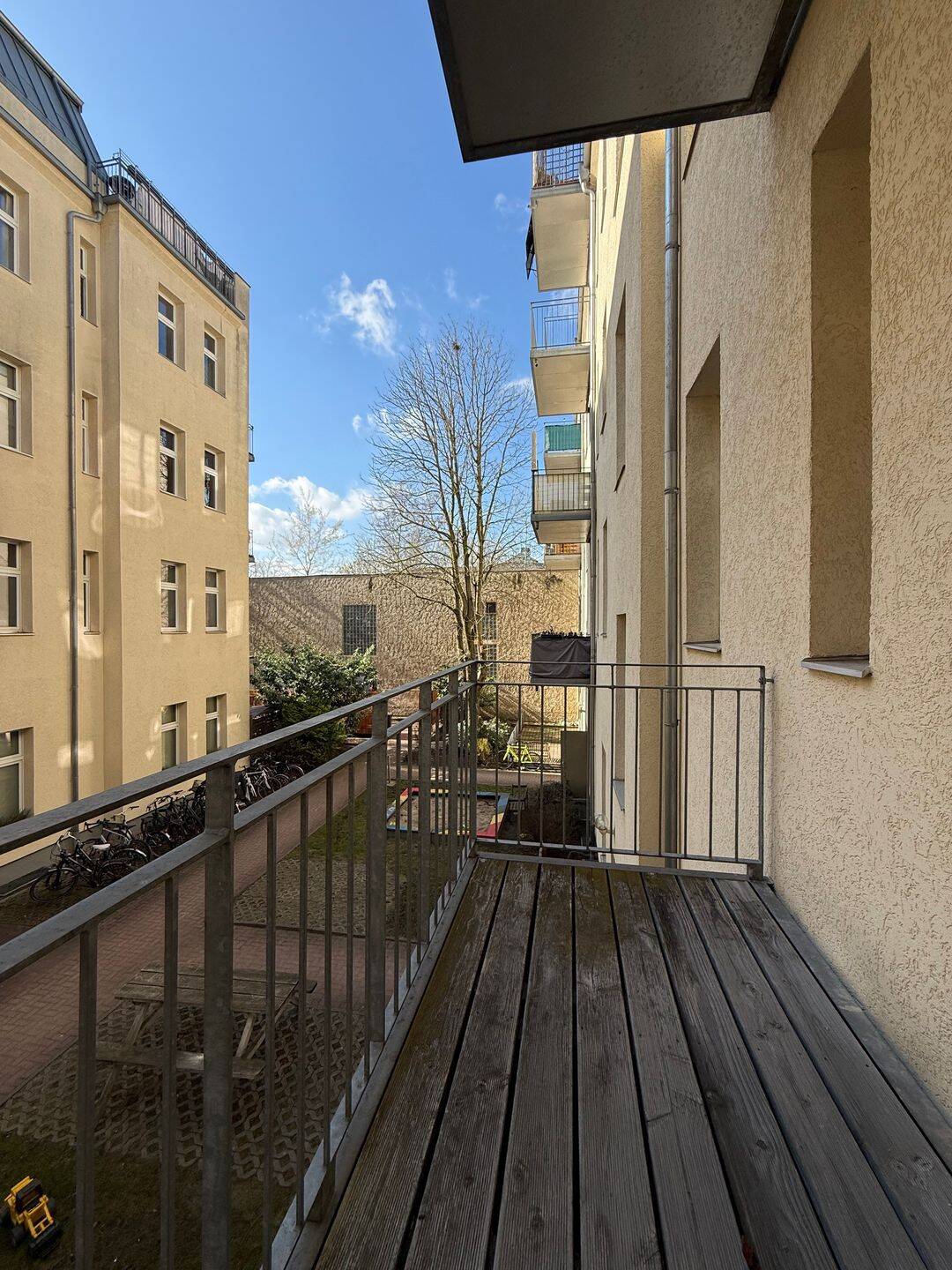 Bezugsfreie, charmante 2-Zimmer-Altbauwohnung mit Balkon, fußläufig vom Weißensee entfernt! – Berlin – Vorschaubild 8