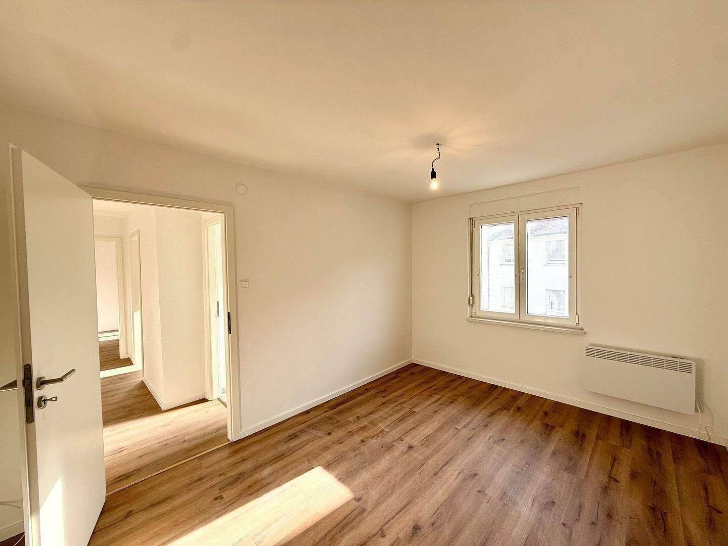 Reserviert - Perfekt geeignet für 2-er WG! Freie & helle 2-Zimmer-Wohnung im 2.OG in nettem MFH direkt an der TH – Nürnberg – Vorschaubild 3