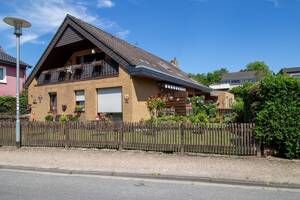 RESERVIERT! Großzügiges Einfamilienhaus mit Einliegerwohnung- zentrumsnah in schöner Lage!