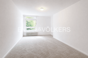 Lichtdurchflutete, vermietete Dachgeschosswohnung mit Balkon, Blick ins Grüne und inkl. Stellplatz – 14197 Berlin – Vorschaubild 4
