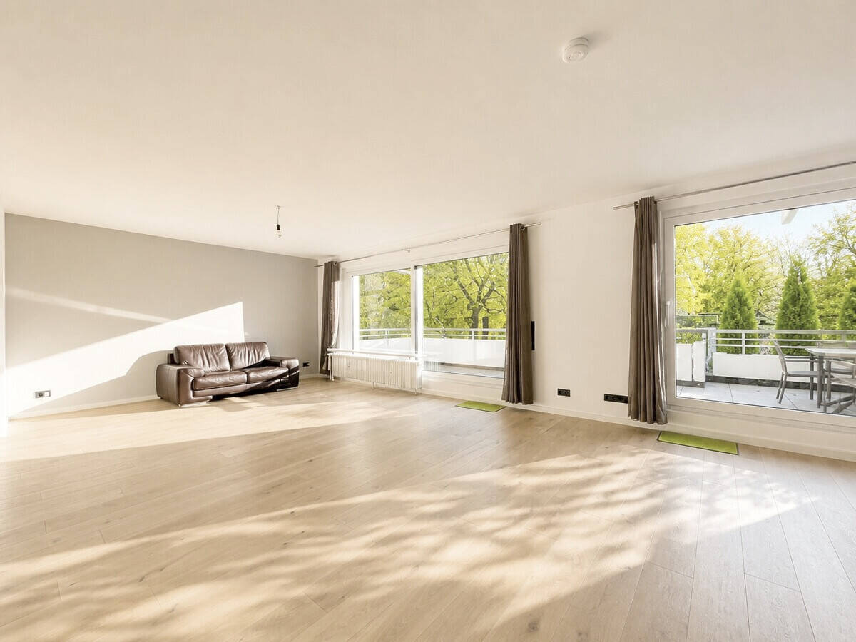 Exklusiv-Penthouse, barrierefrei, umlaufende Südwest-Dachterrasse, grün, uneinsehbar, absolut ruhig – München – Vorschaubild 2
