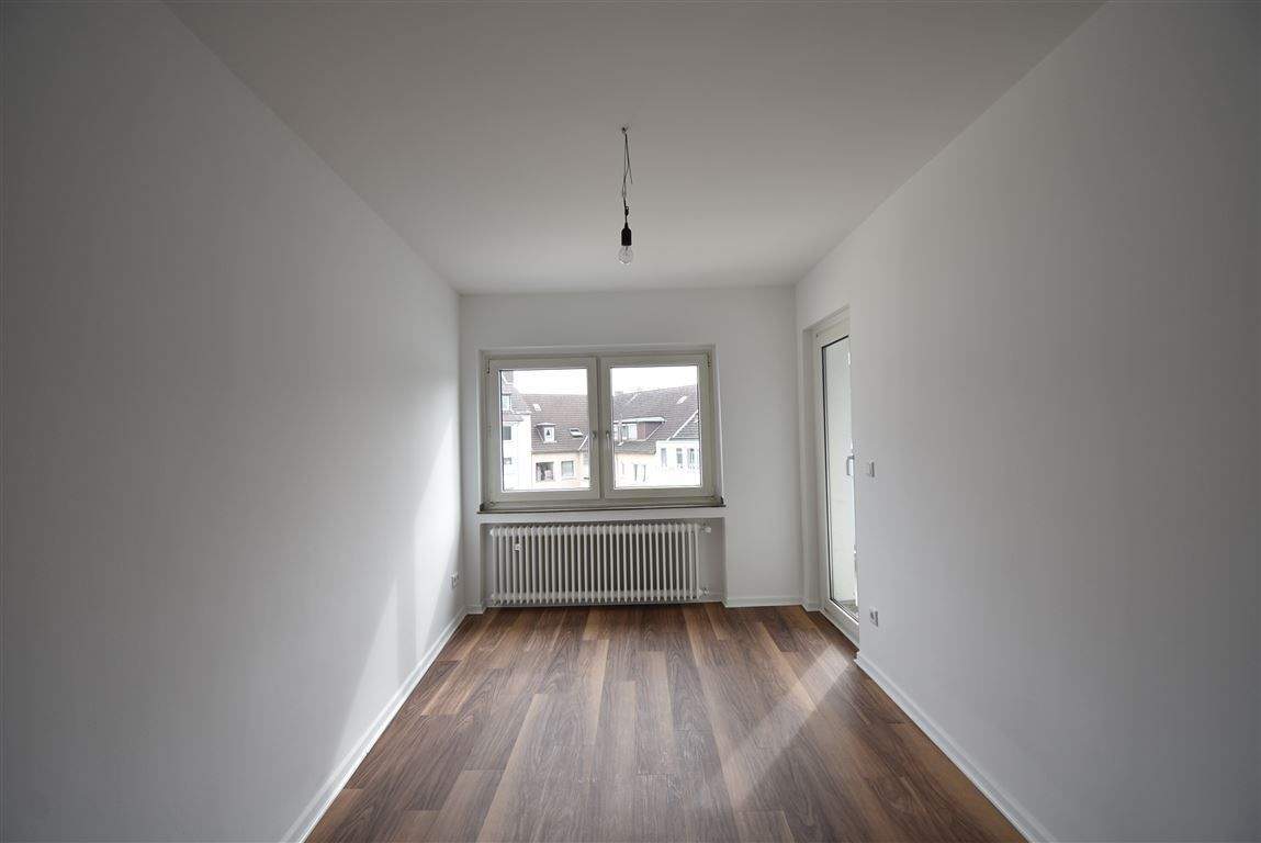Renoviert! Geräumige 3-Zi-Altbau-Whg mit Balkon in Oberhausen – Oberhausen – Vorschaubild 8