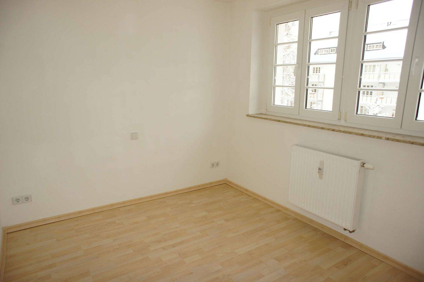 1. OG - Balkon / große Küche / Bad mit Dusche / frei ab 1.9. – Chemnitz – Vorschaubild 2