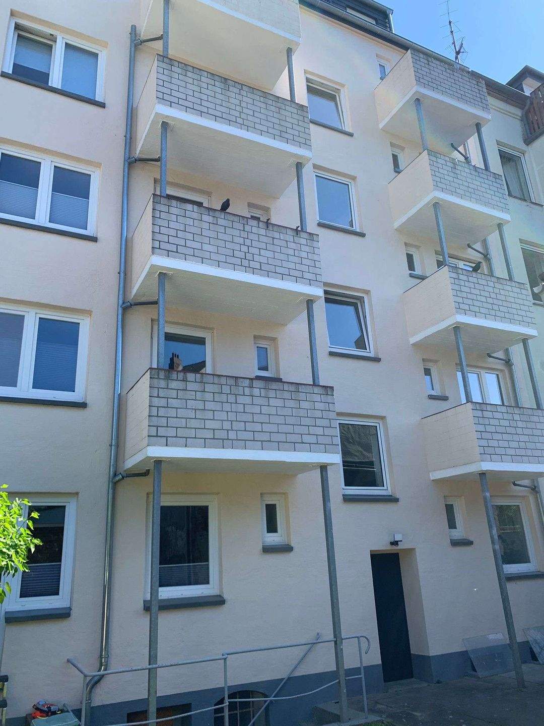 Kiel - Wilhelmplatz: Freie, fein modernisierte 3 Zimmer Eigentumswohnung mit 3 Balkonen im 2.0G – Kiel – Vorschaubild 2
