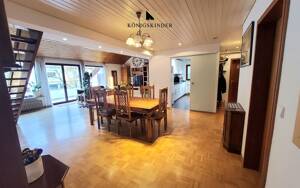 RUHIGE 2.REIHE-LAGE! Riesige 4,5 Zi.-Maisonette-ETW TG,EBK,Balkon,XL-Hobbyraum, 2 Keller,Gem.Garten – 70563 Stuttgart – Vorschaubild 4