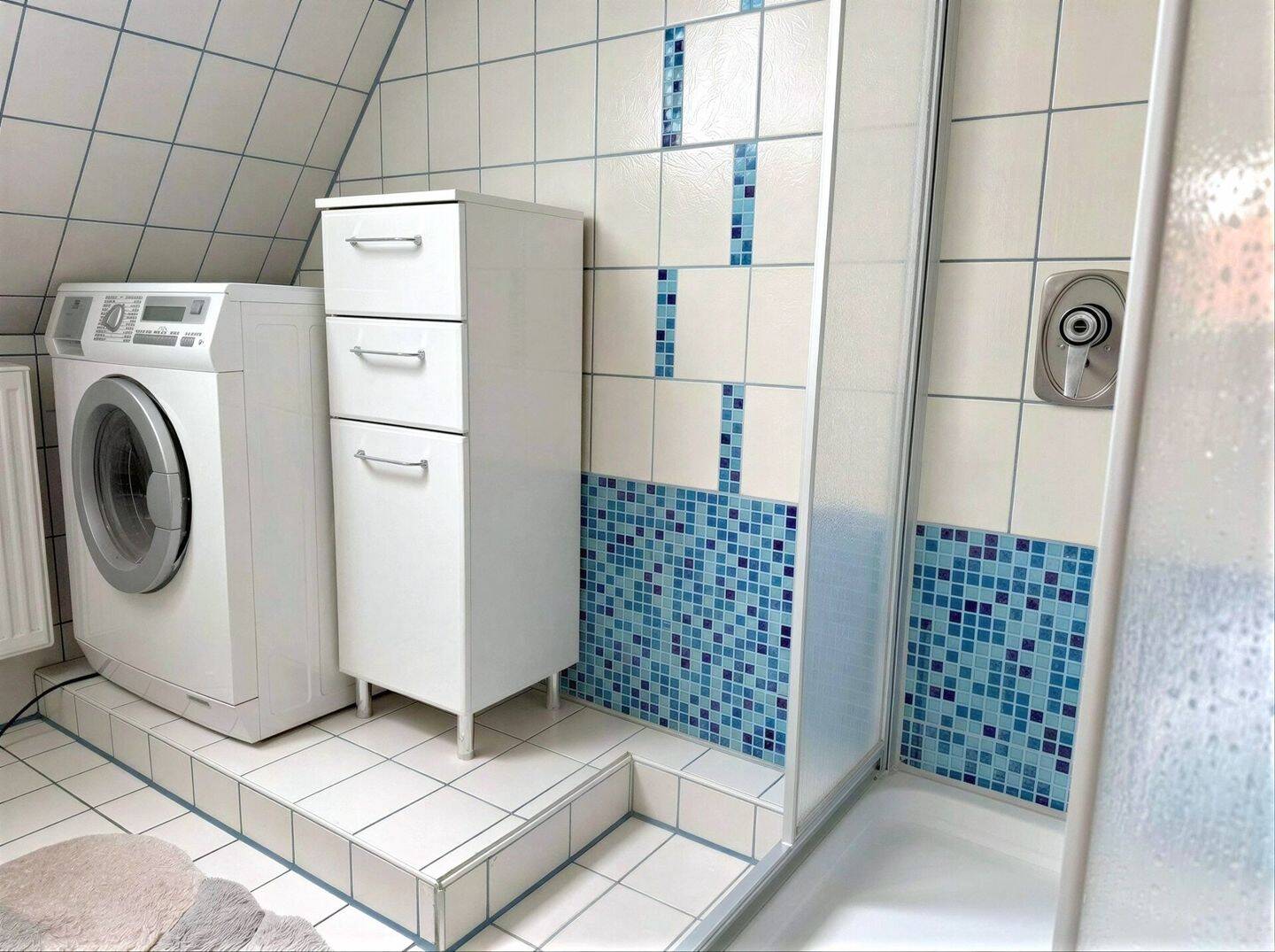 Wohnen mit Münsterblick - 3-Zimmer-Dachgeschosswohnung in ruhiger Wohnlage – Ulm – Vorschaubild 8