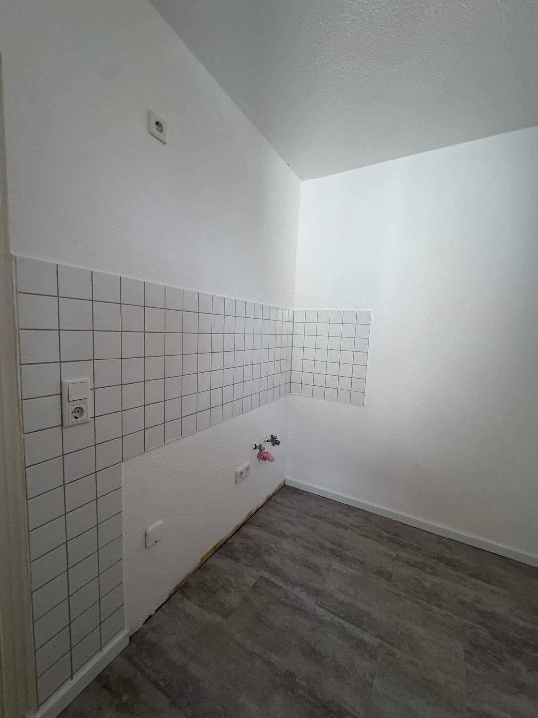 1 Zimmer mit Balkon direkt am Dutzendteich +++ mit Badewanne & Küche +++ – Nürnberg – Vorschaubild 6