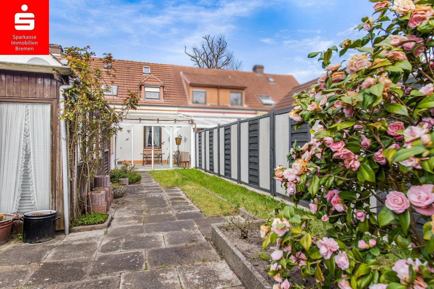 Reihenmittelhaus mit ausgebautem Dachgeschoss, Vollkeller und Doppelgarage in Ohlenhof