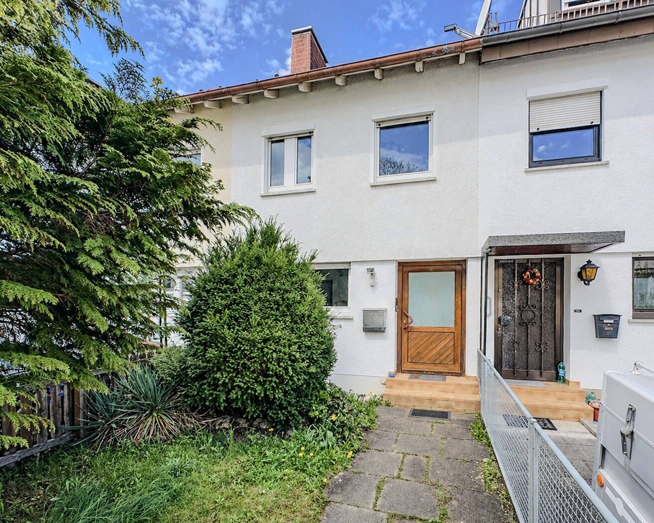 Familienglück - Kompaktes Reihenmittelhaus mit Garten und Garage! – Kirchheim unter Teck – Bild 1 von 9